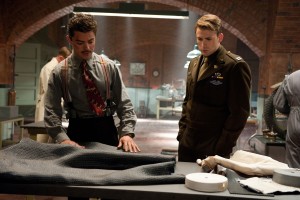 Dossier Mensuel : Marvel Cinematique Universe et sa Phase 1 Howard Stark And Steve Rogers 300x200, Quatregeek