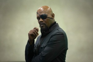 Dossier Mensuel : Marvel Cinematique Universe et sa Phase 1 Samuel L Jackson Nick Fury Formal Uniform Captain America 2 1024x682 300x200, Quatregeek