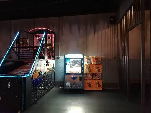 machine à sou et panier de basket