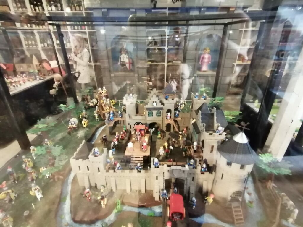 Le Siège. Le Siège.